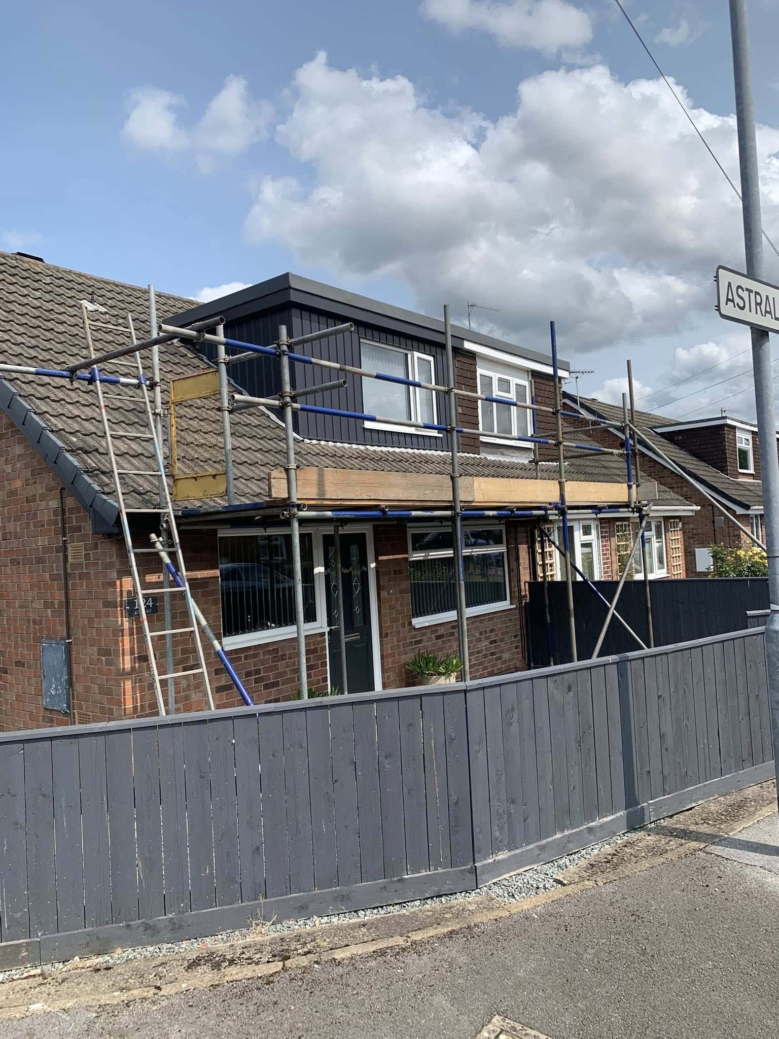 Hull scaffolding for home improvement projects