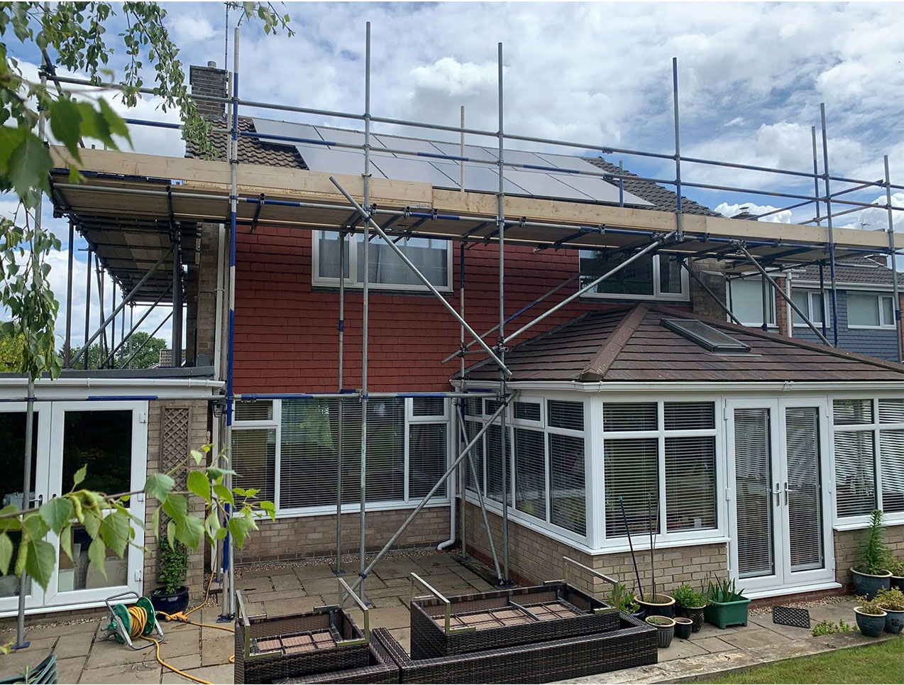 Safe residential scaffolding setup for Hull property renovation